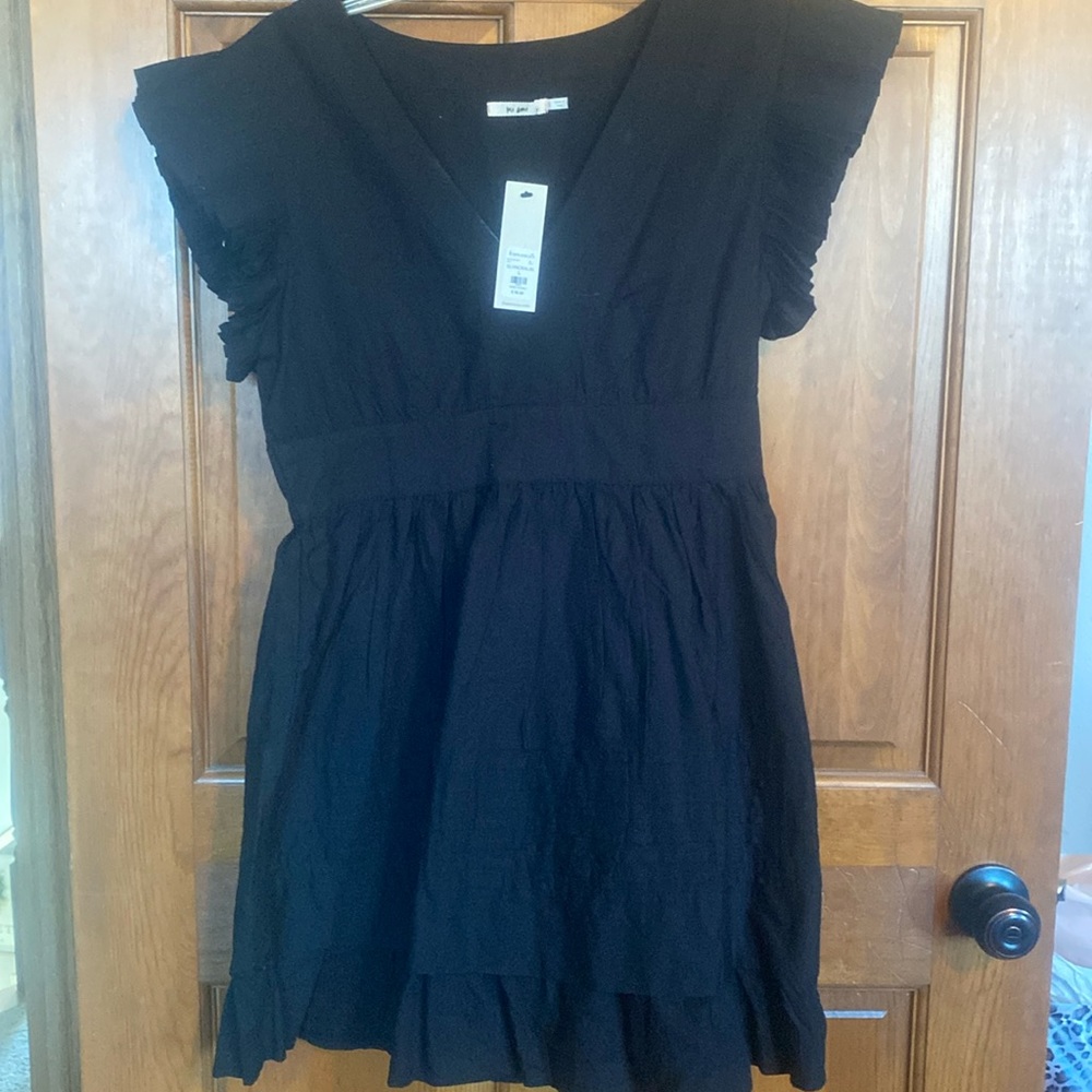 Francesca’s Collection Mattie ruffle sleeve mini dress. Size L.  Black
